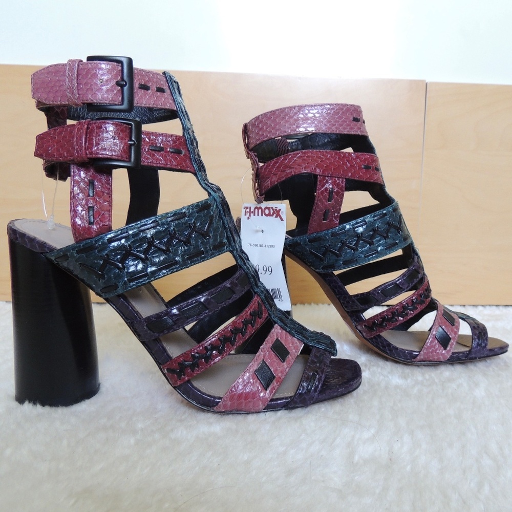 Donald J. Pliner BINDY Multi-Strap Stitched Leather Sandal (sz. 8.5) *LIKE NEW*